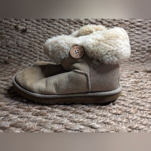 Ugg Boots Bailey Button 5803 Womens Size 7 Brown (Used)